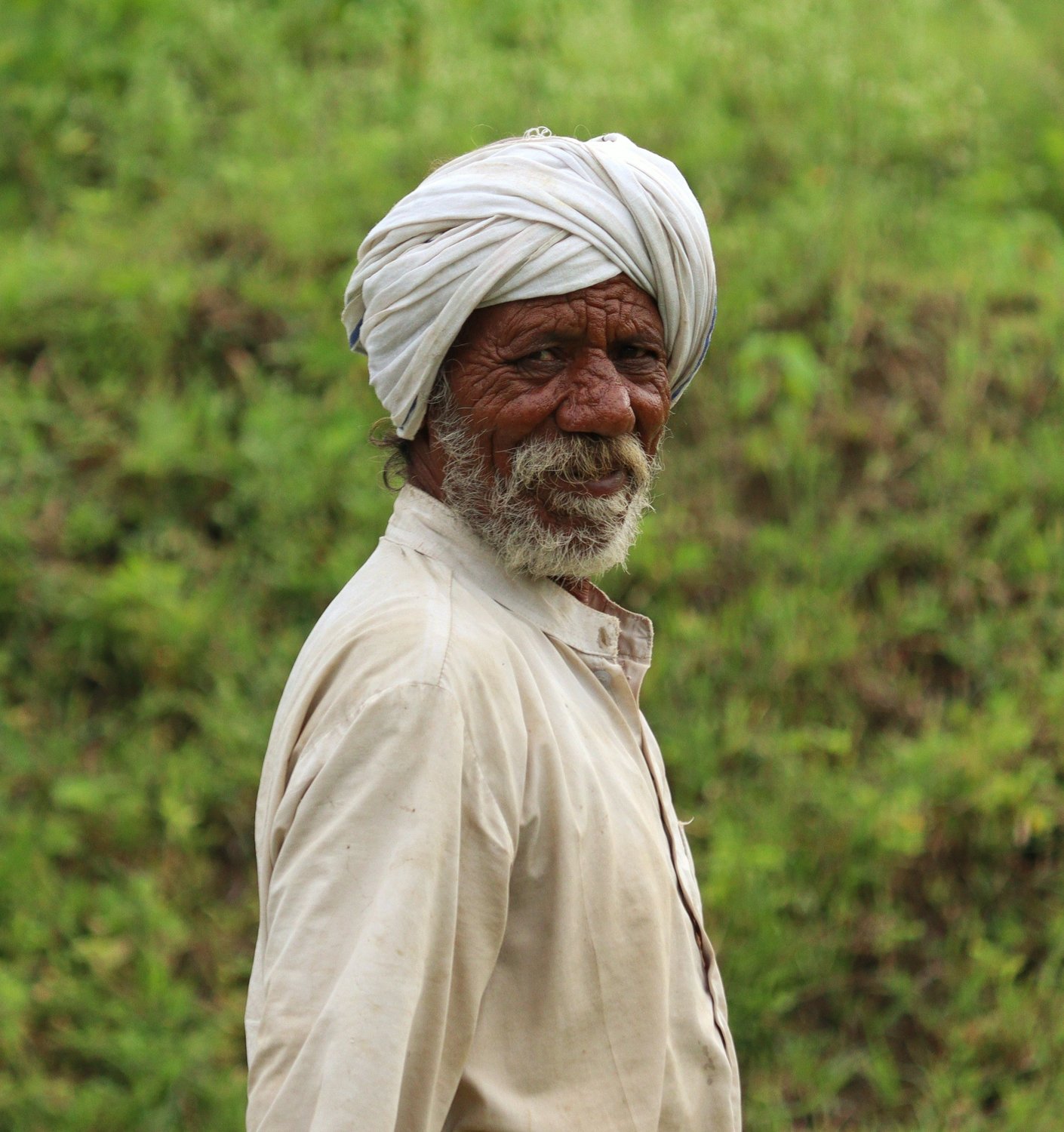 Field teams rooted in farming communities